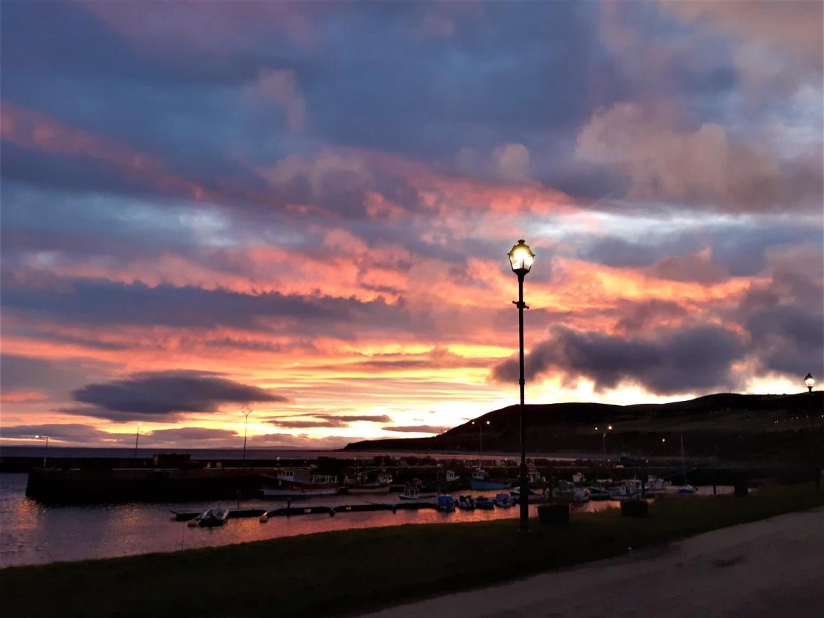Song Of The Sea, Selkie House Bed and Breakfast Helmsdale Exteriör bild