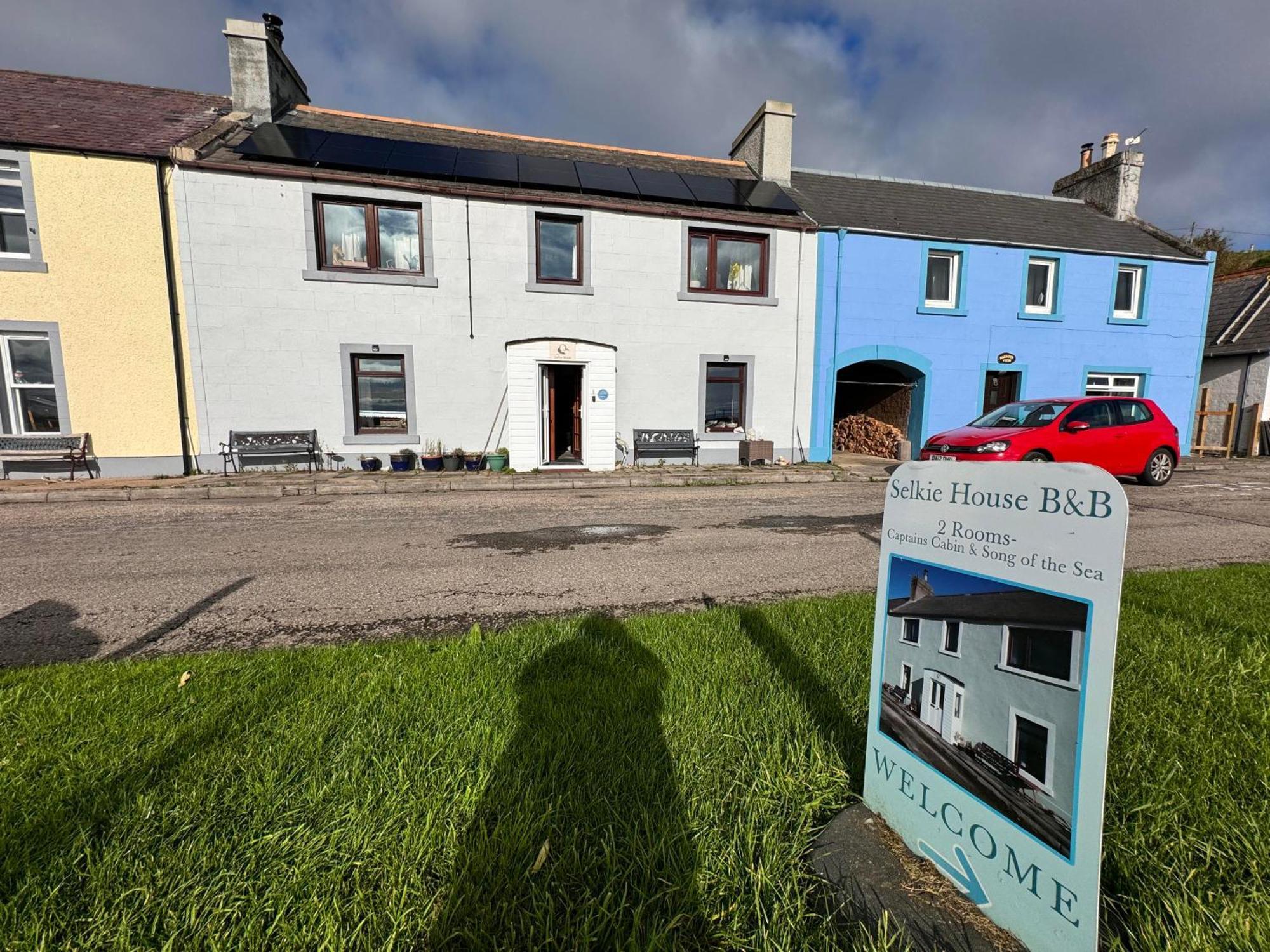 Song Of The Sea, Selkie House Bed and Breakfast Helmsdale Exteriör bild