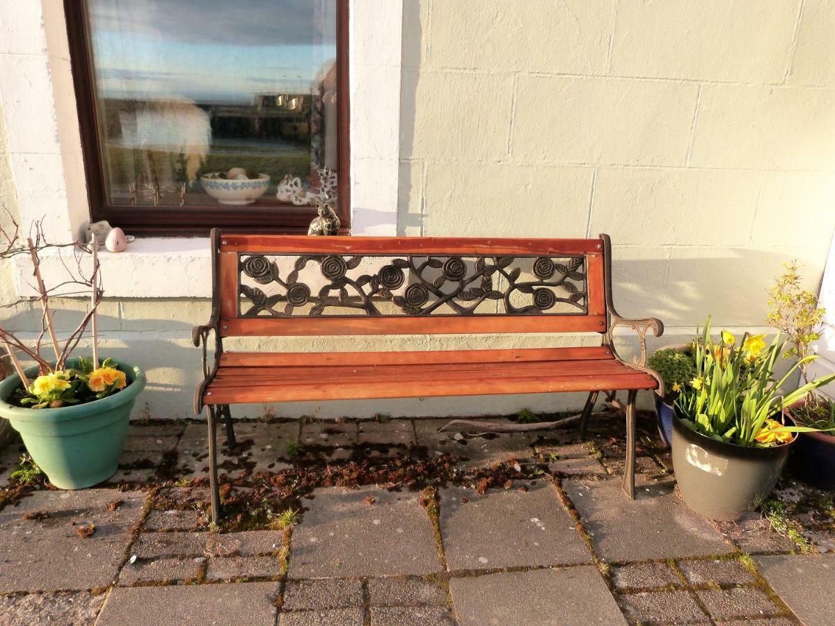 Song Of The Sea, Selkie House Bed and Breakfast Helmsdale Exteriör bild